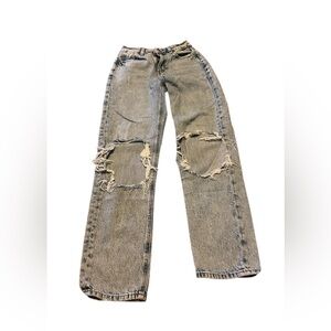 American Eagle Woman’s Size O Regular, Mom Jeans Light Wash Rips in Knees